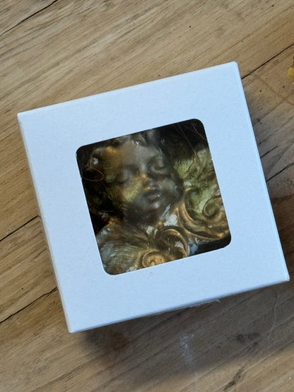 10 x 10 cm Gold Angel | Angelic gift item | Angel-motif decor piece | Angel design gift | Angel gift | Angel in deco box